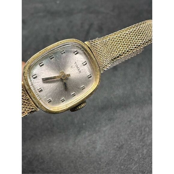 Vintage 1900’s TIMEX Ladies Wind-up Wristwatch. Analog Dial. Mechanical. Gold To - Picture 2 of 4